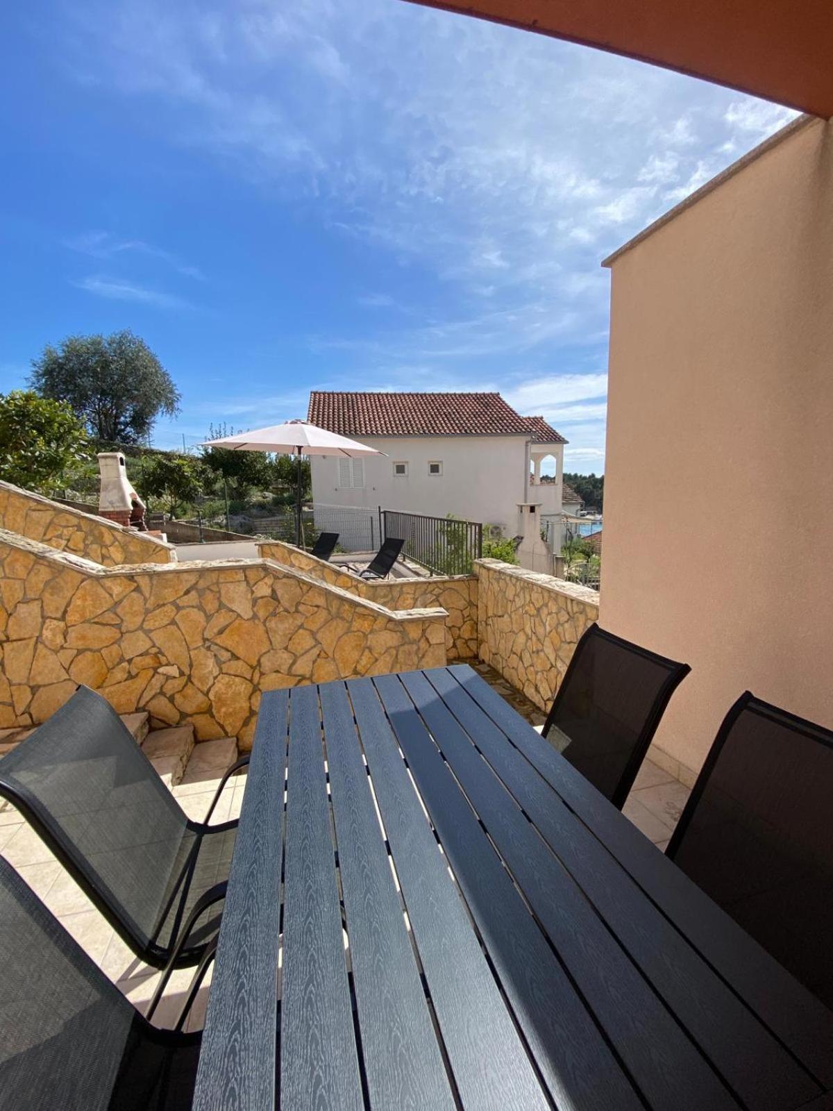 Apartments Dante Domus Aurea Milna  Zewnętrze zdjęcie