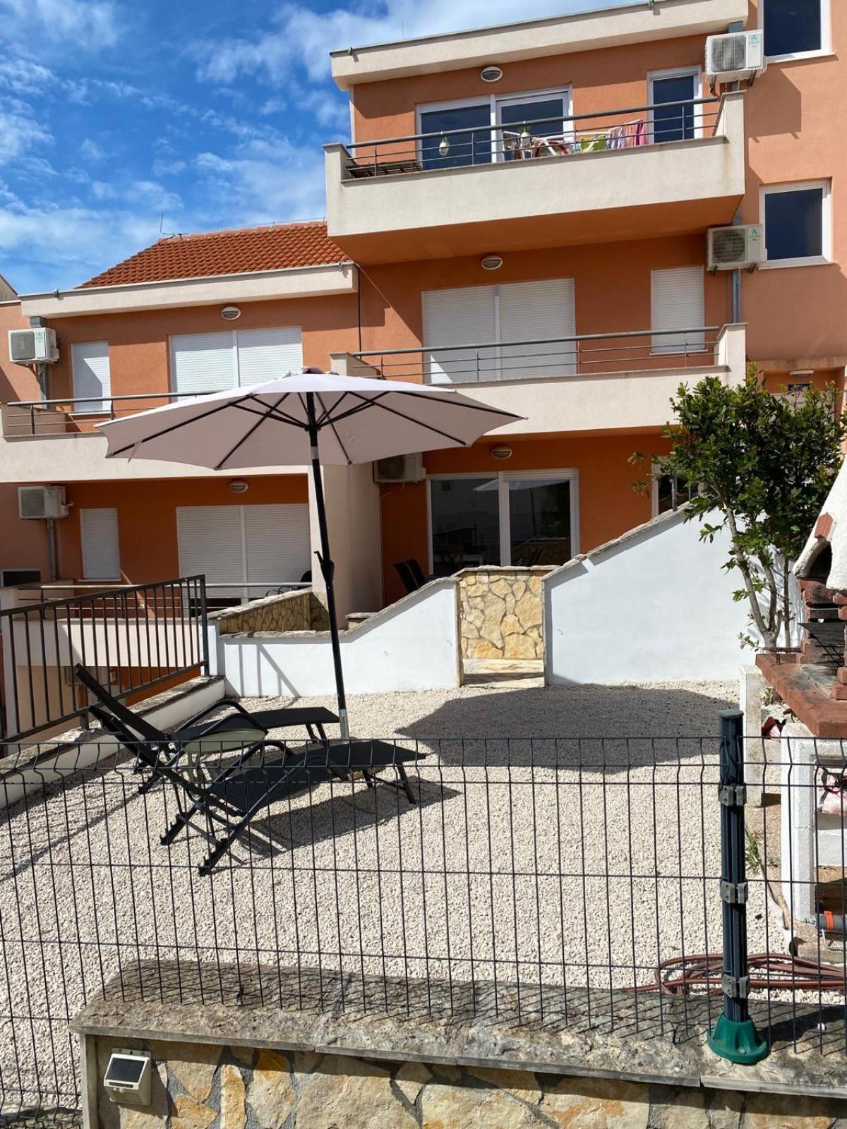 Apartments Dante Domus Aurea Milna  Zewnętrze zdjęcie