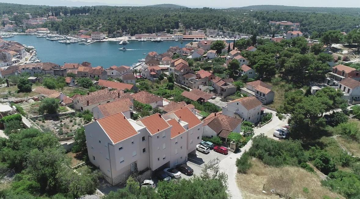 Apartments Dante Domus Aurea Milna  Zewnętrze zdjęcie